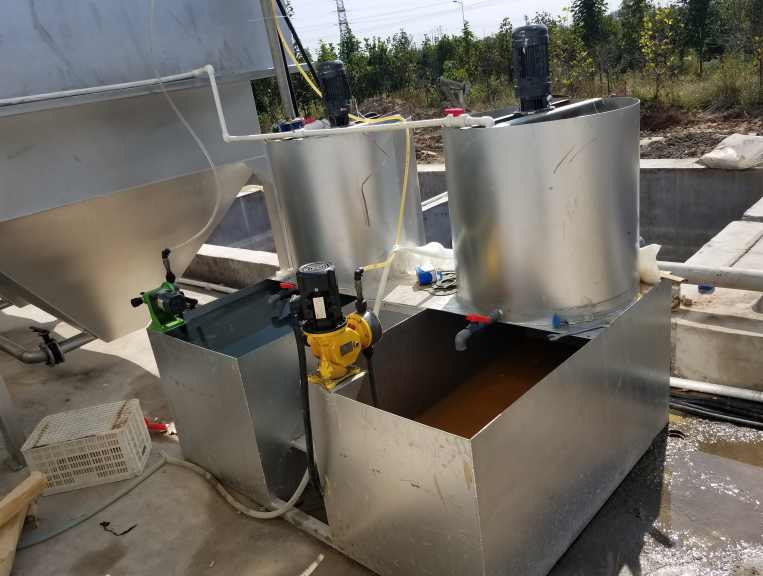 全自動(dòng)加藥裝置設(shè)備用途，全自動(dòng)智能加藥裝置價(jià)格，加藥裝置詳細(xì)介紹03